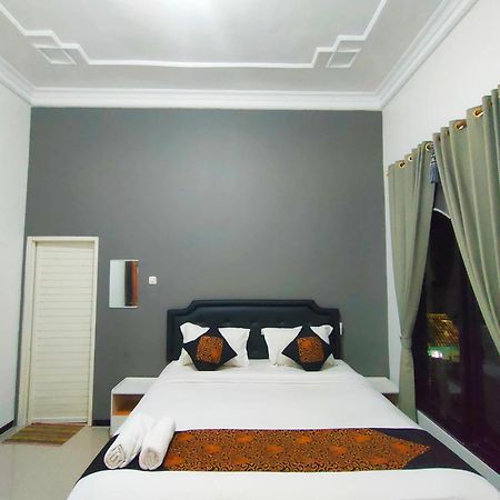 Hotel Tjahaja Baroe Syariah Mitra Reddoorz At Dukuh Kupang Surabaya Exterior foto