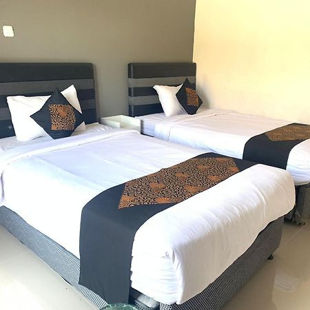 Hotel Tjahaja Baroe Syariah Mitra Reddoorz At Dukuh Kupang Surabaya Exterior foto